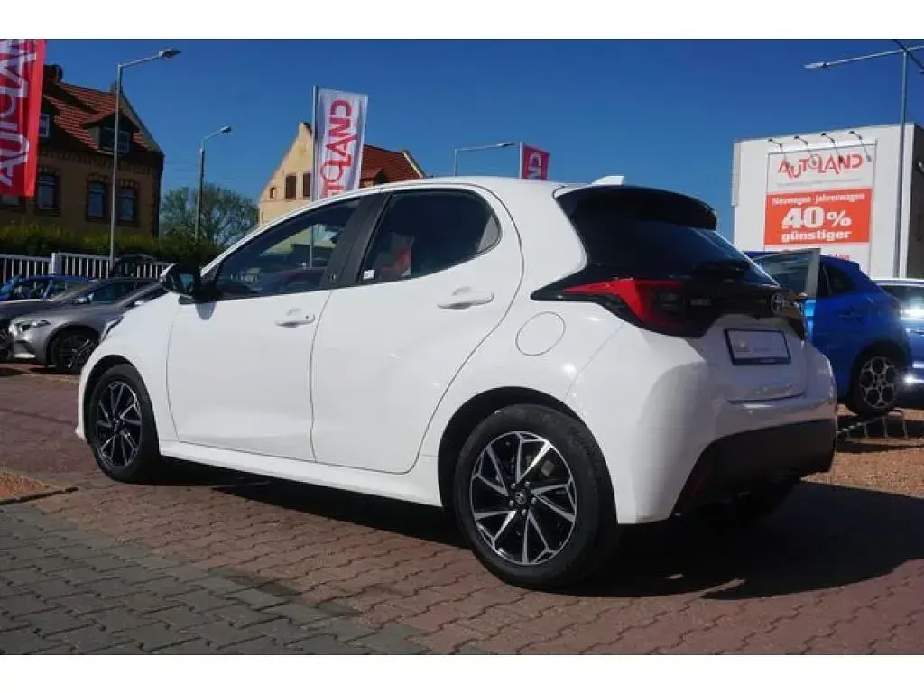 Gebraucht Toyota Yaris Team 116 PS (85 kW) 2023 Weis Kleinwagen