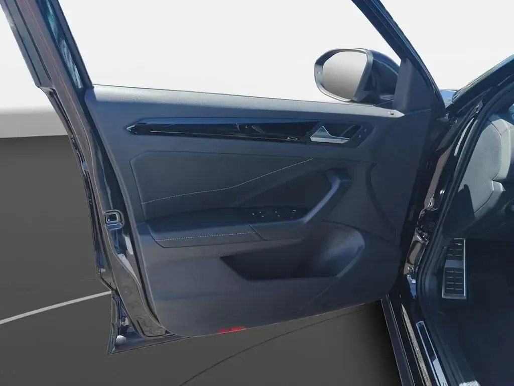 Gebraucht VW T-Roc R-line 150 PS (110 kW) 2025 Schwarz SUV