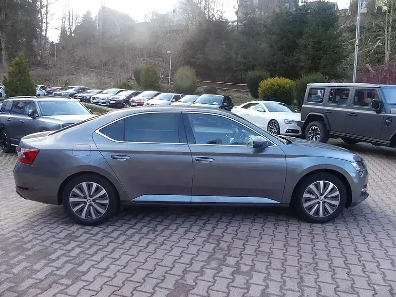 Używany Skoda Superb 280 KM (205 kW) 2022 Szary Sedan/Limuzyna