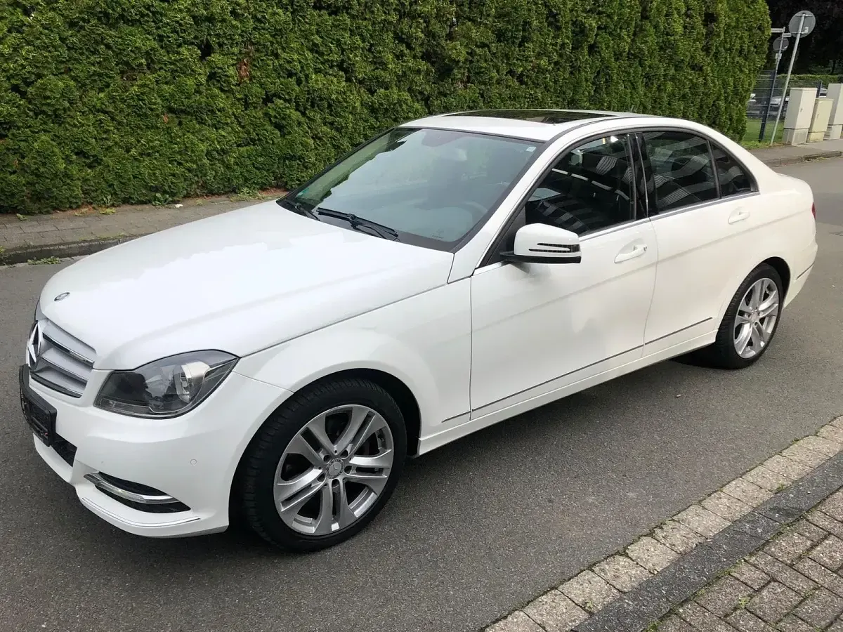 Gebraucht Mercedes C220 Avantgarde 170 PS (125 kW) 2012 Weiß Limousine