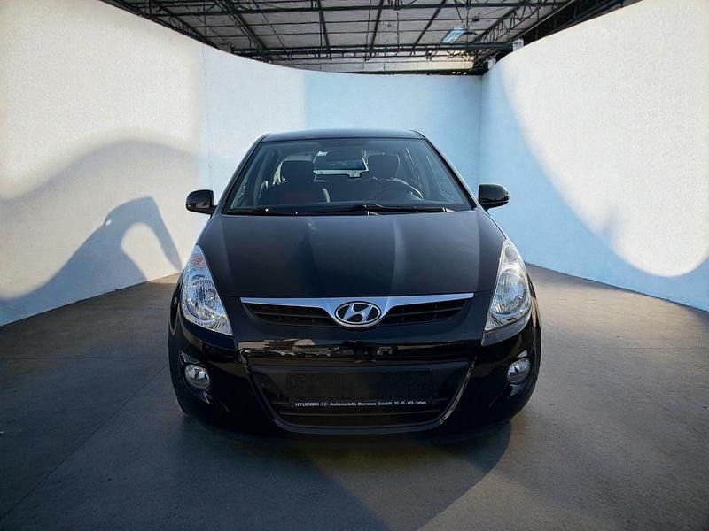 Gebraucht Hyundai i20 101 PS (74 kW) 2012 Schwarz Kleinwagen