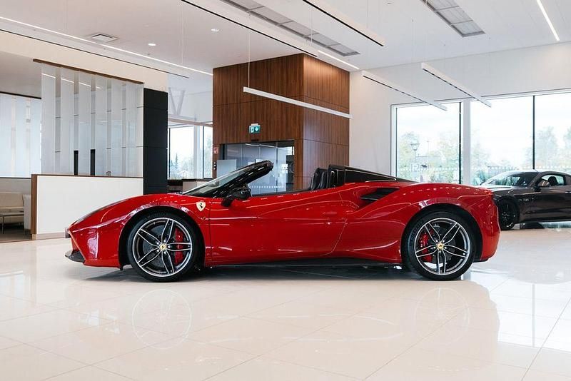 Gebraucht Ferrari 488 669 PS (492 kW) 2016 Rot Cabrio
