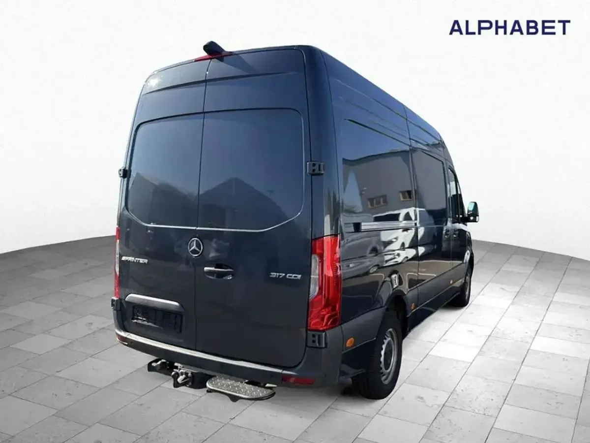 Gebraucht Mercedes Sprinter 170 PS (125 kW) 2025 Tenoritgrau metallic Van