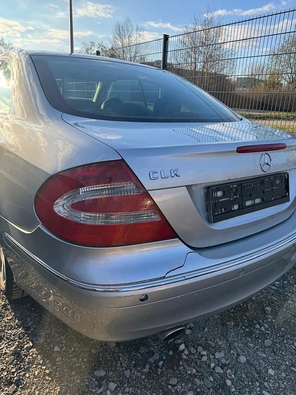 Gebraucht Mercedes CLK240 170 PS (125 kW) 2003 Silber Coupé