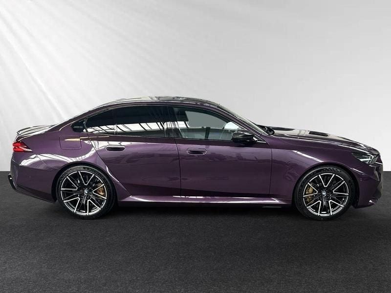 Gebraucht BMW M5 Performance 727 PS (534 kW) 2024 Sonderlackierung daytonaviolett Limousine