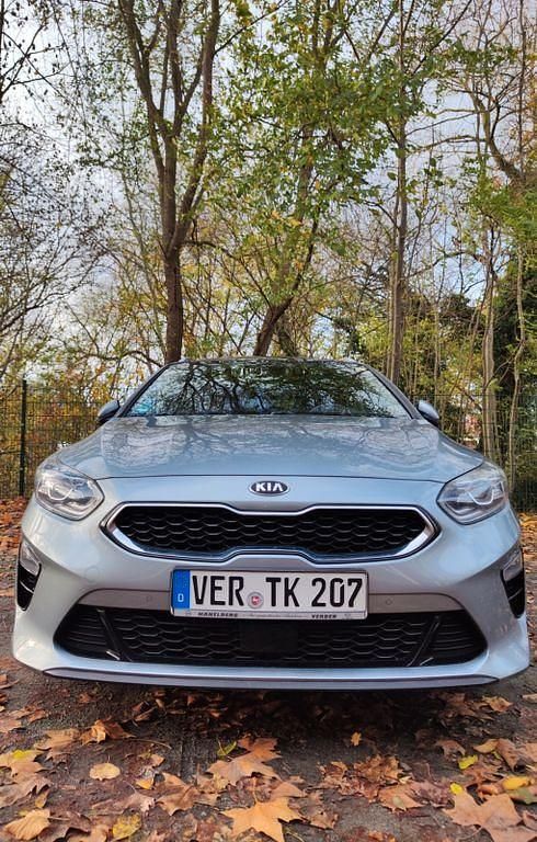 Grau Gebraucht 2018 Kia Ceed Sportswagon Platinum Kombi | 18.900 € (Fairer Preis) - Bild 1/4