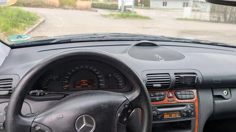 Gebraucht Mercedes C180 Classic 143 PS (105 kW) 2003 Blau Kombi