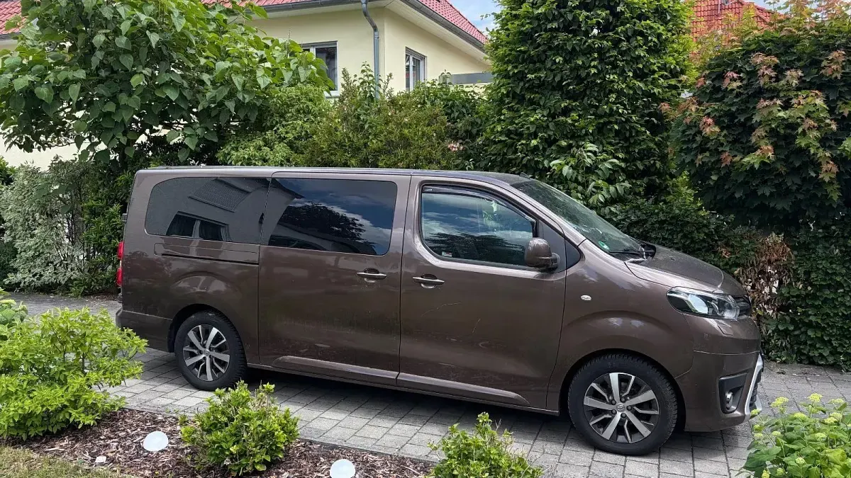 Gebraucht Toyota Proace 177 PS (130 kW) 2019 Braun Van / Kleinbus