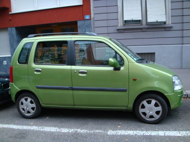 Second-hand Opel Agila 75 CP (55 kW) 2002 Verde Hatchback