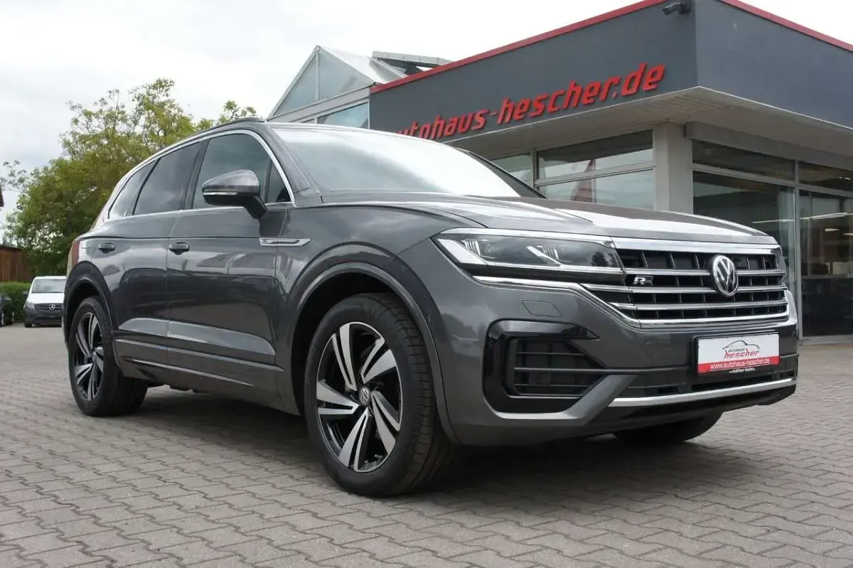 Gebraucht VW Touareg R-line 231 PS (169 kW) 2019 Quarzitgrau (metallic) SUV