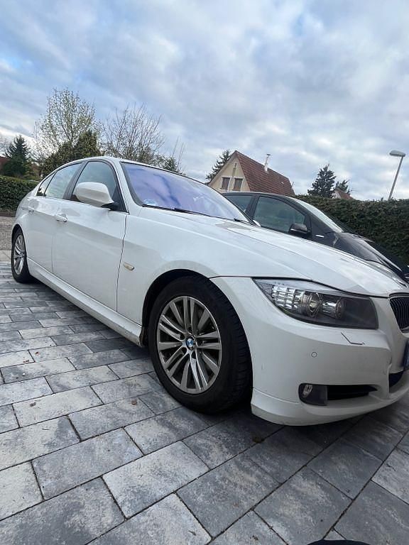 Gebraucht BMW 325 218 PS (160 kW) 2010 Weiß Limousine