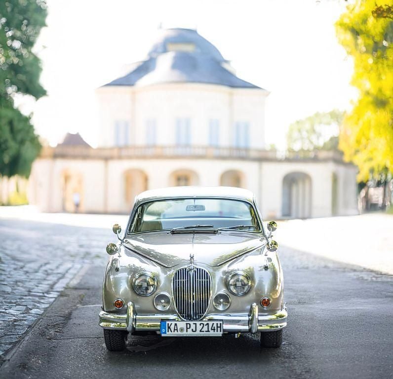 Grau Gebraucht 1961 Jaguar MK II Limousine | 179.000 € - Bild 1/4