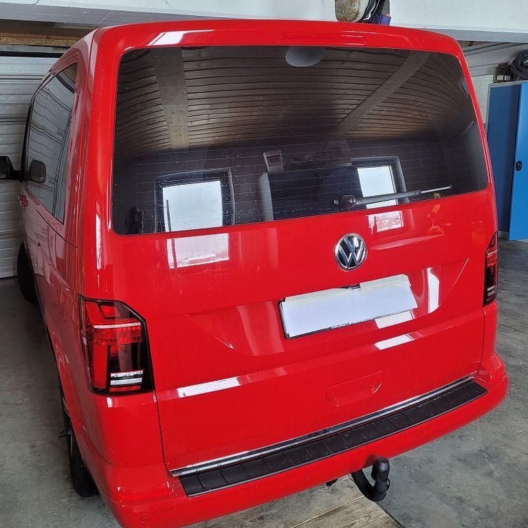 Gebraucht VW Multivan Comfortline 204 PS (150 kW) 2022 Rot Van