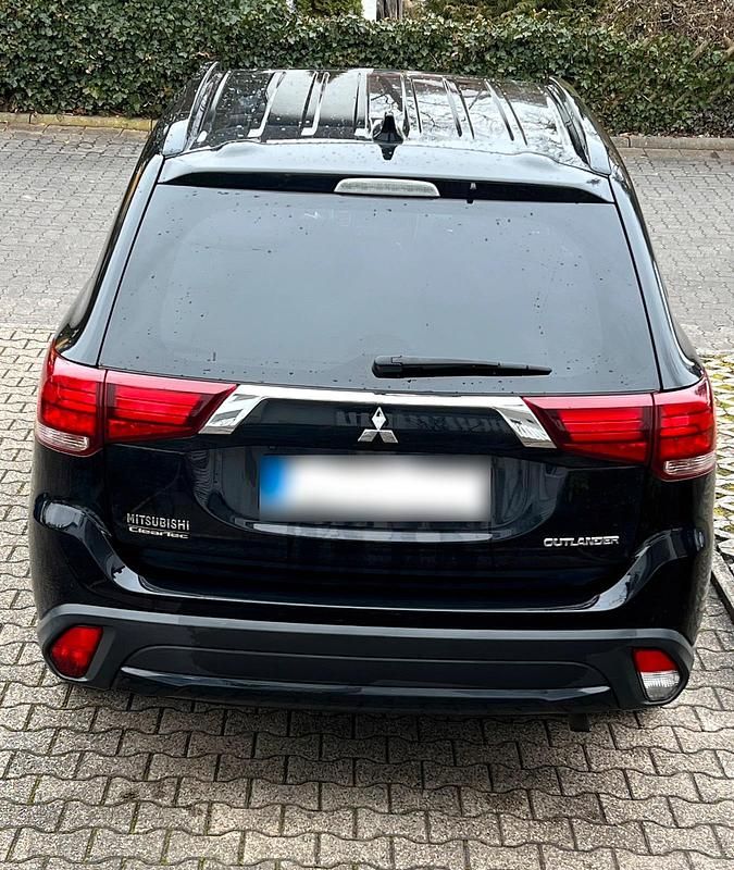 Gebraucht Mitsubishi Outlander Edition 150 PS (110 kW) 2018 Schwarz SUV