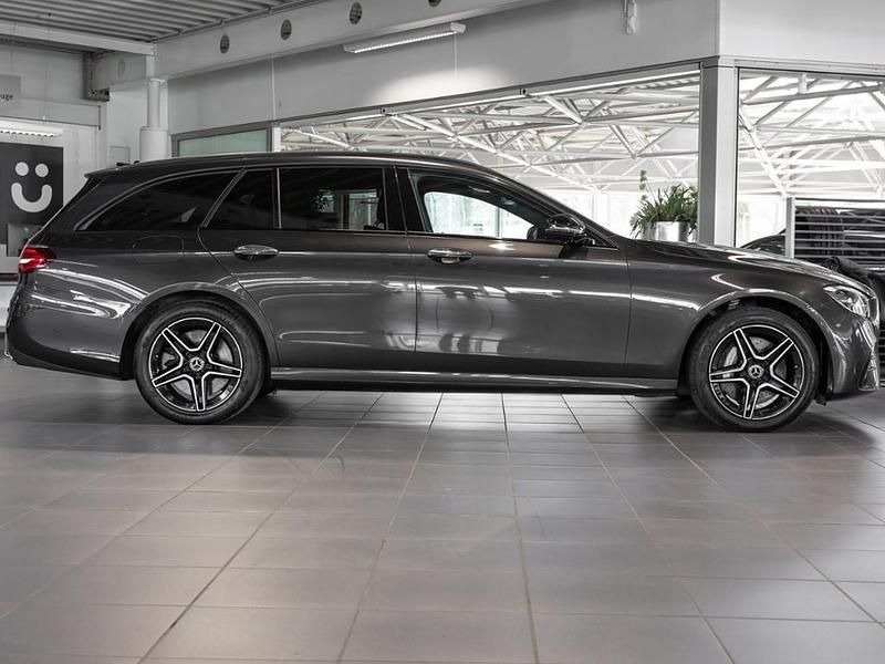 Second-hand Mercedes E300 AMG 194 CP (142 kW) 2023 Gri Berlinǎ