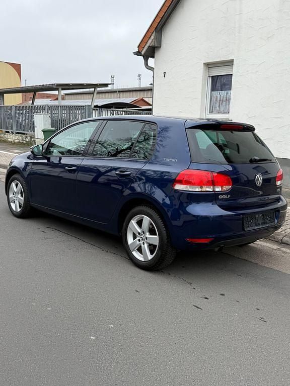 Gebraucht VW Golf VI Team 105 PS (77 kW) 2010 Blau Kleinwagen