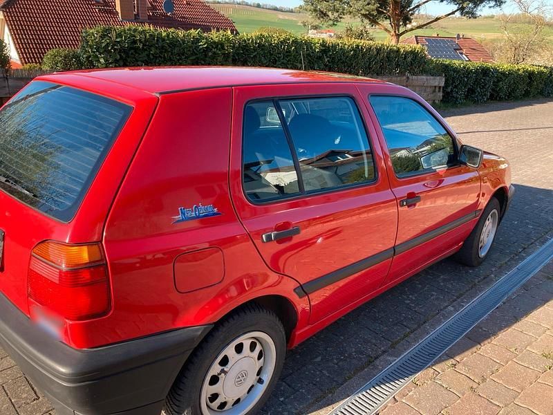 Second-hand VW Golf III 75 CP (55 kW) 1994 Roșu Berlinǎ