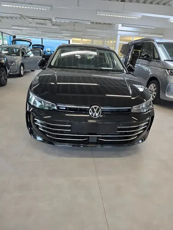 Gebraucht VW Passat Elegance 150 PS (110 kW) 2025 Schwarz Kombi