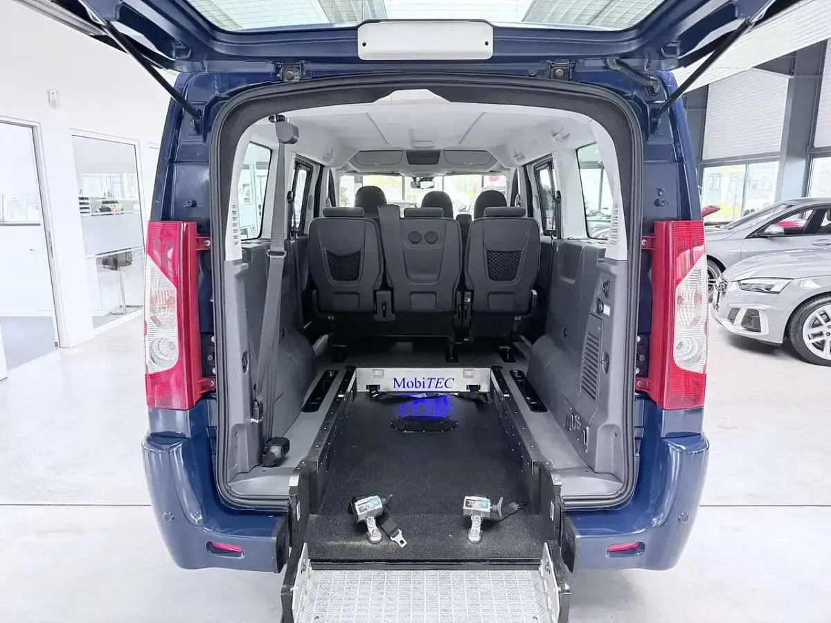 Używany Citroën Jumpy 128 KM (94 kW) 2014 Niebieski Minivan