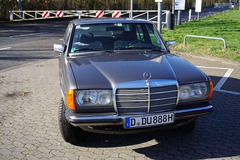 Gebraucht Mercedes E230 136 PS (100 kW) 1983