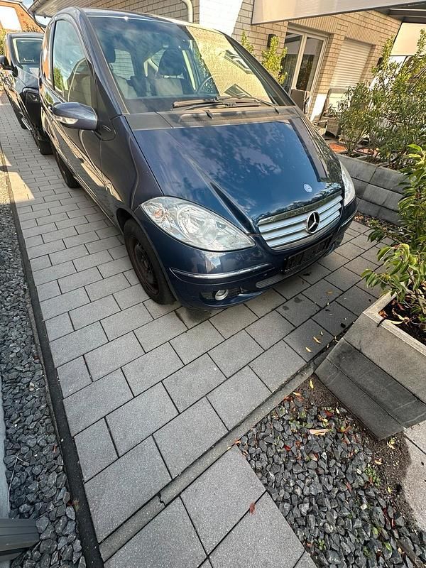 Blau Gebraucht 2006 Mercedes A150 Kleinwagen | 950 € (Superpreis) - Bild 1/4