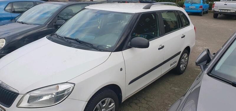 Weiß Gebraucht 2013 Skoda Fabia Kombi | 1.970 € (Guter Preis) - Bild 1/4