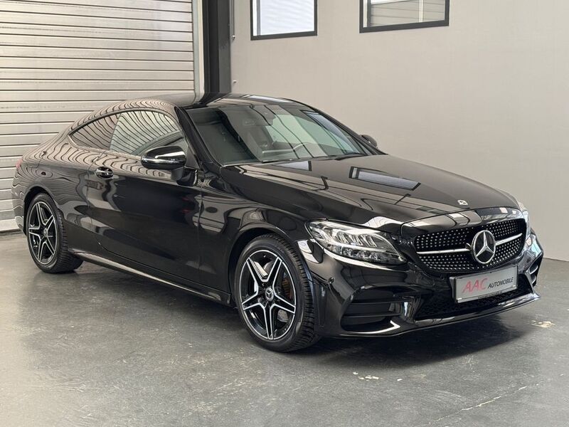 Schwarz Gebraucht 2020 Mercedes C200 AMG line Coupé | 32.350 € (Superpreis) - Bild 1/4
