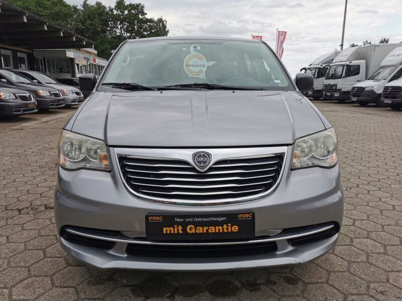 Gebraucht Lancia Voyager 177 PS (130 kW) 2014 Silber Van / Kleinbus