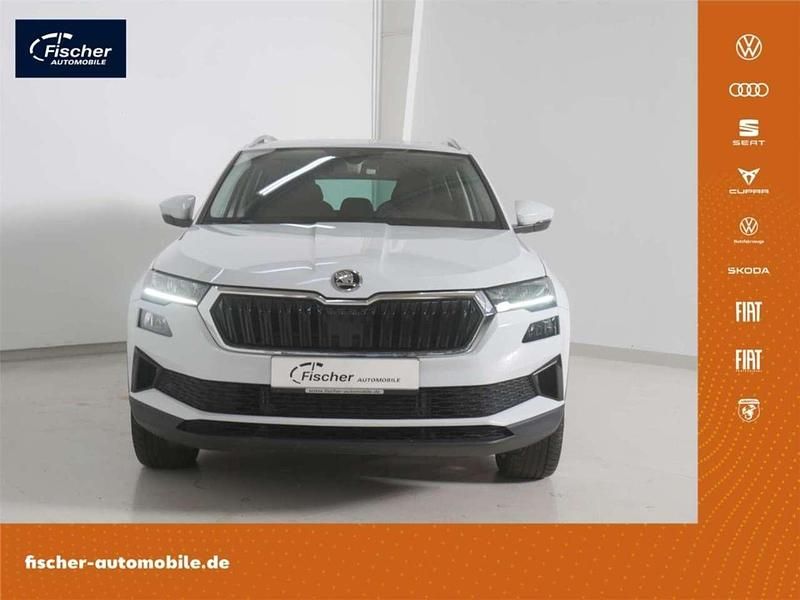 Weiss Gebraucht 2024 Skoda Karoq Ambition SUV | 30.980 € (Guter Preis) - Bild 1/4