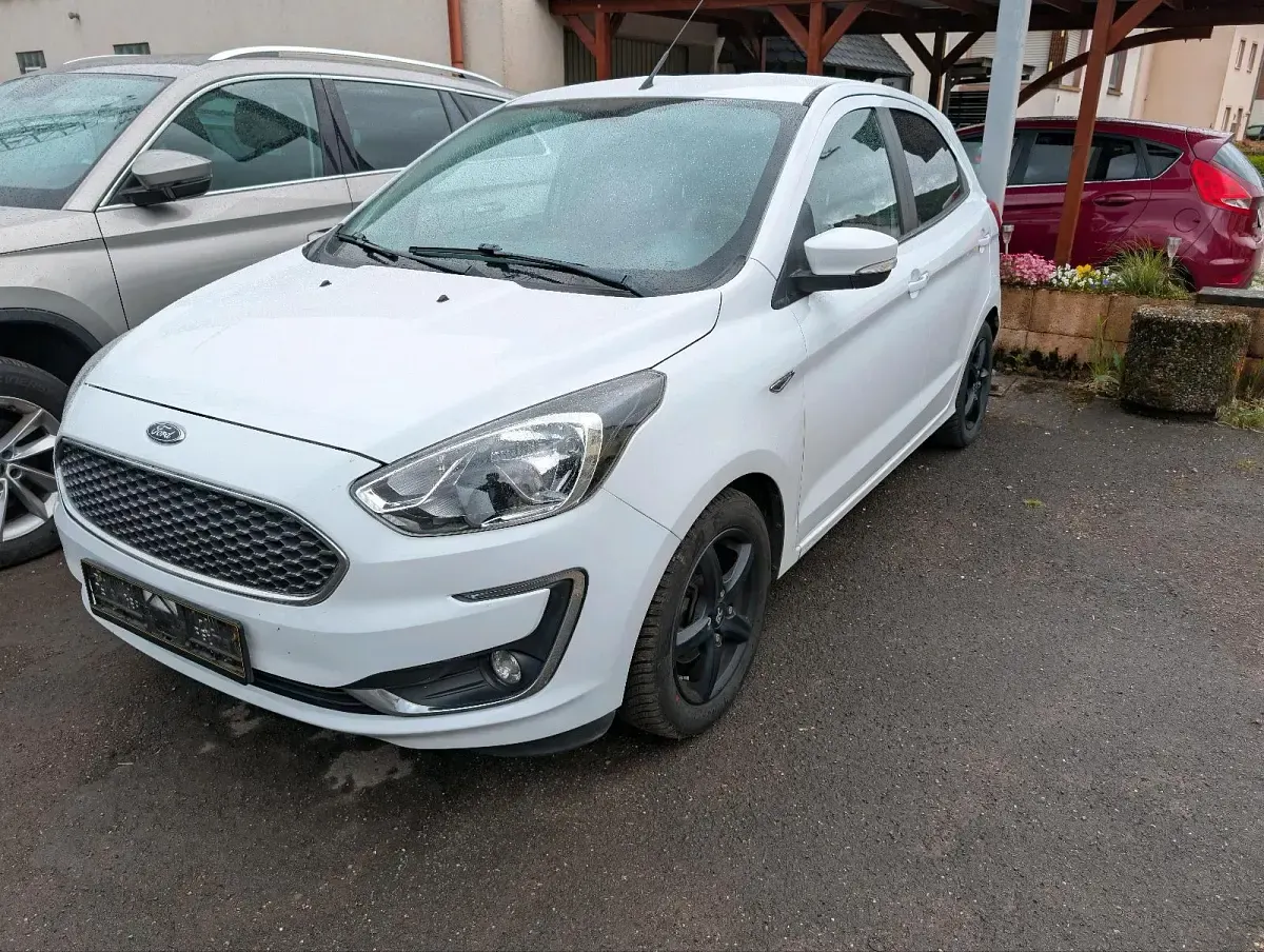 Używany Ford Ka Plus 86 KM (63 kW) 2018 Biały Hatchback