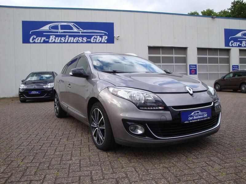 Grau cassiopee Gebraucht 2013 Renault Mégane GrandTour Bose Edition Kombi | 5.990 € (Etwas zu teuer) - Bild 1/4