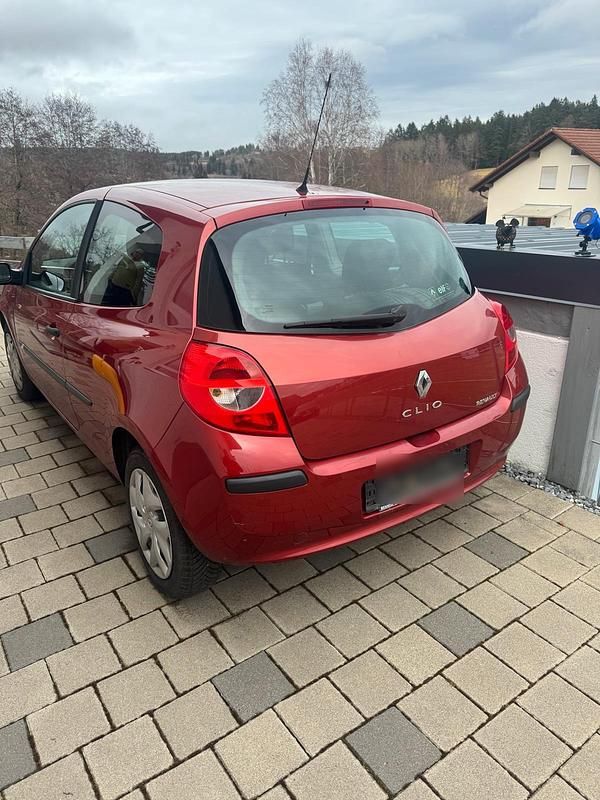 Gebraucht Renault Clio II 75 PS (55 kW) 2005 Rot Kleinwagen