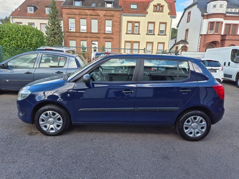 Blau Gebraucht 2014 Skoda Fabia Cool Edition Kleinwagen | 6.699 € - Bild 1/4