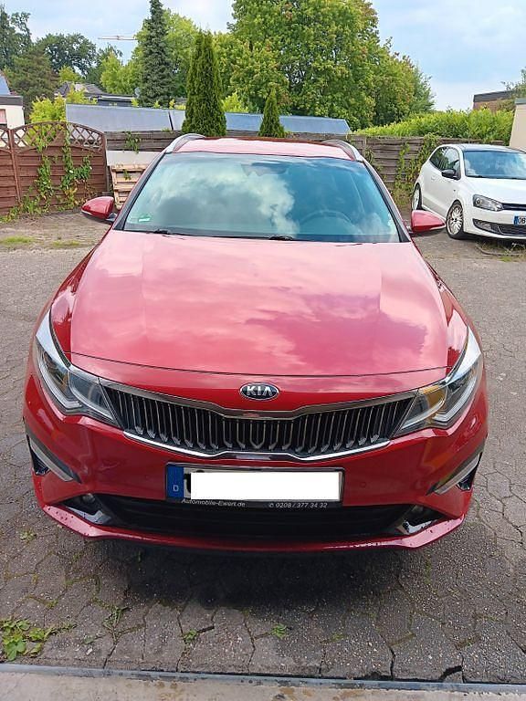 Rot Gebraucht 2019 Kia Optima Spirit Kombi | 16.300 € (Fairer Preis) - Bild 1/4
