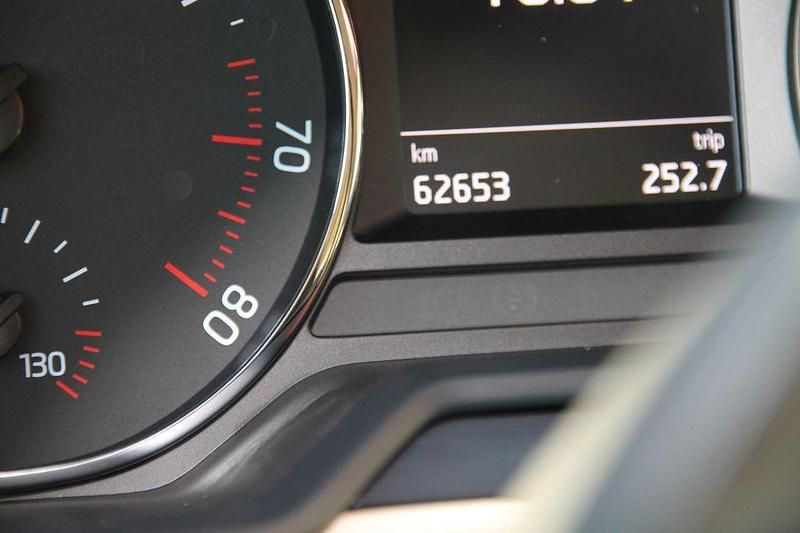 Gebraucht Skoda Octavia Style 150 PS (110 kW) 2016 Grau Kleinwagen