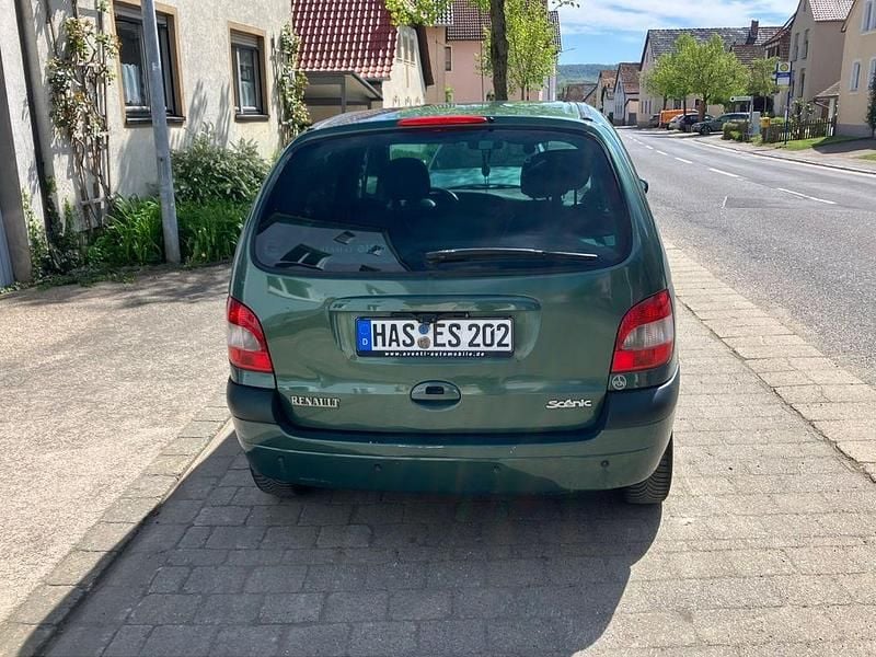 Second-hand Renault Scénic Expression 107 CP (78 kW) 2002 Verde Monovolum