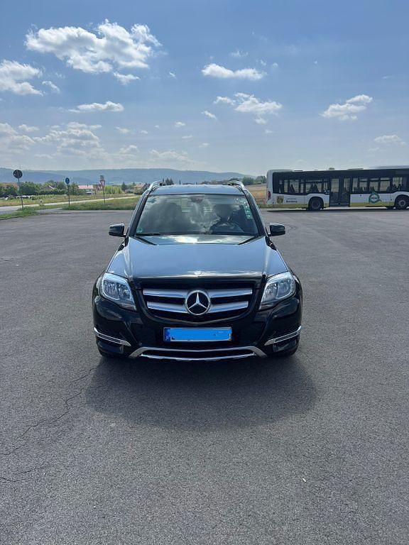 Schwarz Gebraucht 2015 Mercedes GLK220 SUV | 18.500 € (Fairer Preis) - Bild 1/4
