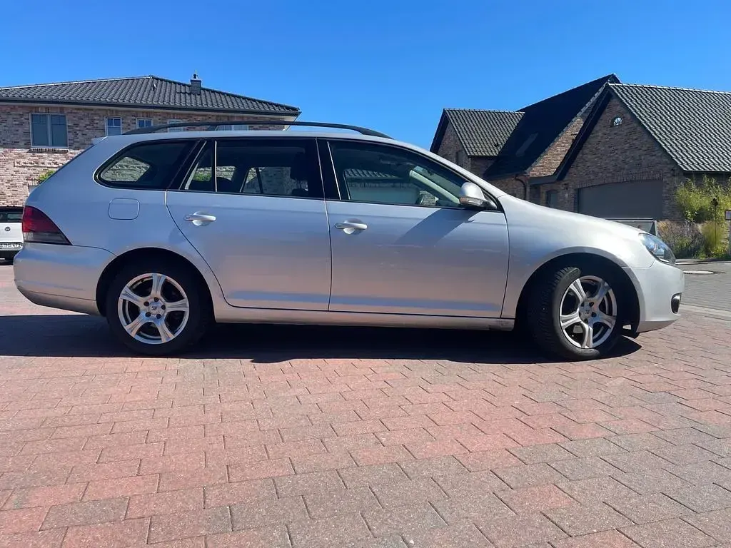 Gebraucht VW Golf VI Trendline 105 PS (77 kW) 2011 Silber Kleinwagen
