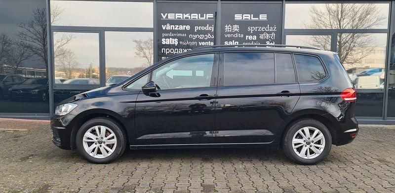 Gebraucht VW Touran Comfortline 150 PS (110 kW) 2022 Schwarz Van / Kleinbus