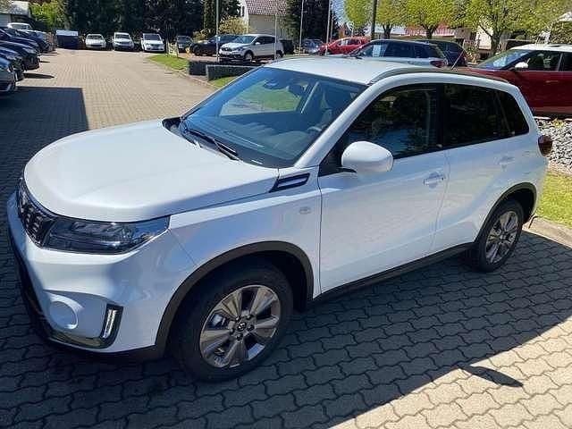 Weiß metallic Gebraucht 2023 Suzuki Vitara Comfort | 23.740 € (Fairer Preis) - Bild 1/1