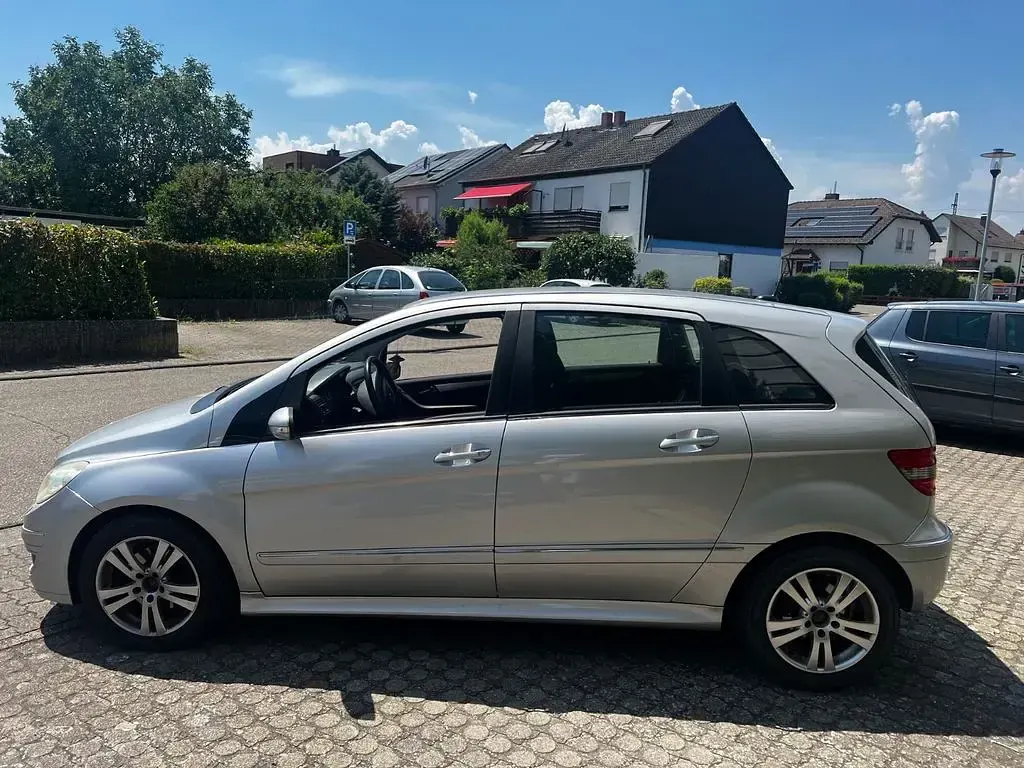 Gebraucht Mercedes B200 140 PS (102 kW) 2006 Silber Van / Kleinbus