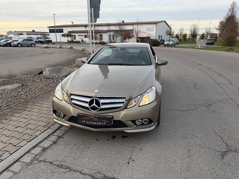 Gebraucht Mercedes E350 292 PS (214 kW) 2009 Beige Coupé