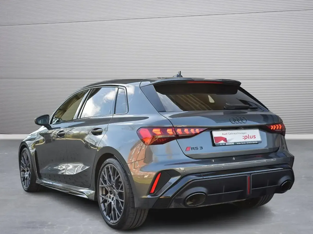 Gebraucht Audi RS3 Sportback Ambiente 400 PS (294 kW) 2025 Daytonagrau perleffekt Kleinwagen