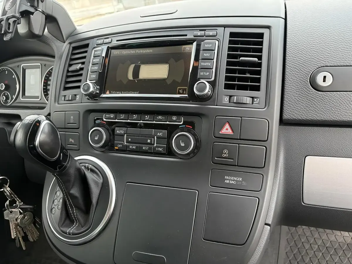 Gebraucht VW Multivan 180 PS (132 kW) 2015 Silber Van / Kleinbus