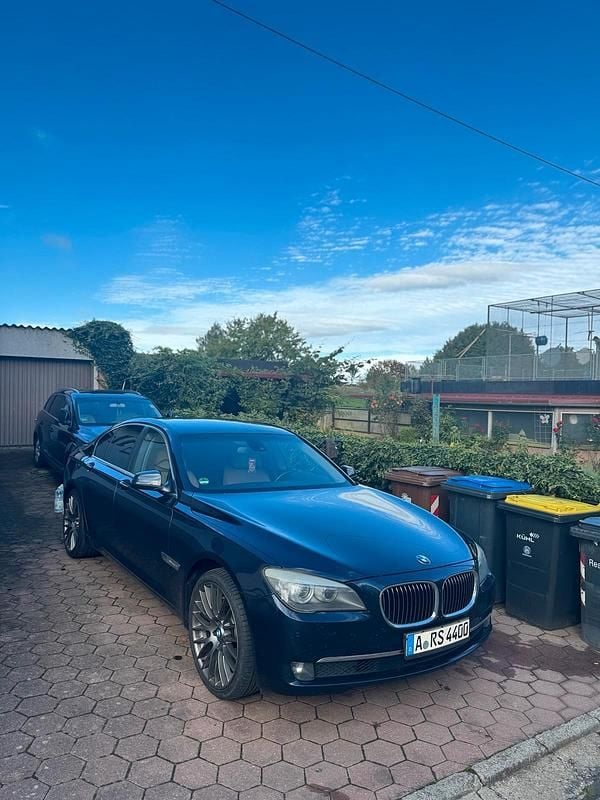 Blau Gebraucht 2011 BMW 740L Comfort Edition Limousine | 16.100 € - Bild 1/4