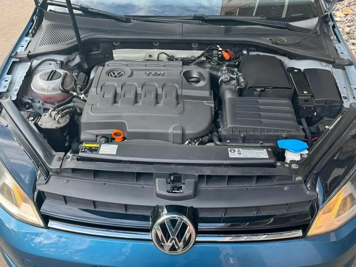 Gebraucht VW Golf VII 105 PS (77 kW) 2014 Blau Kleinwagen