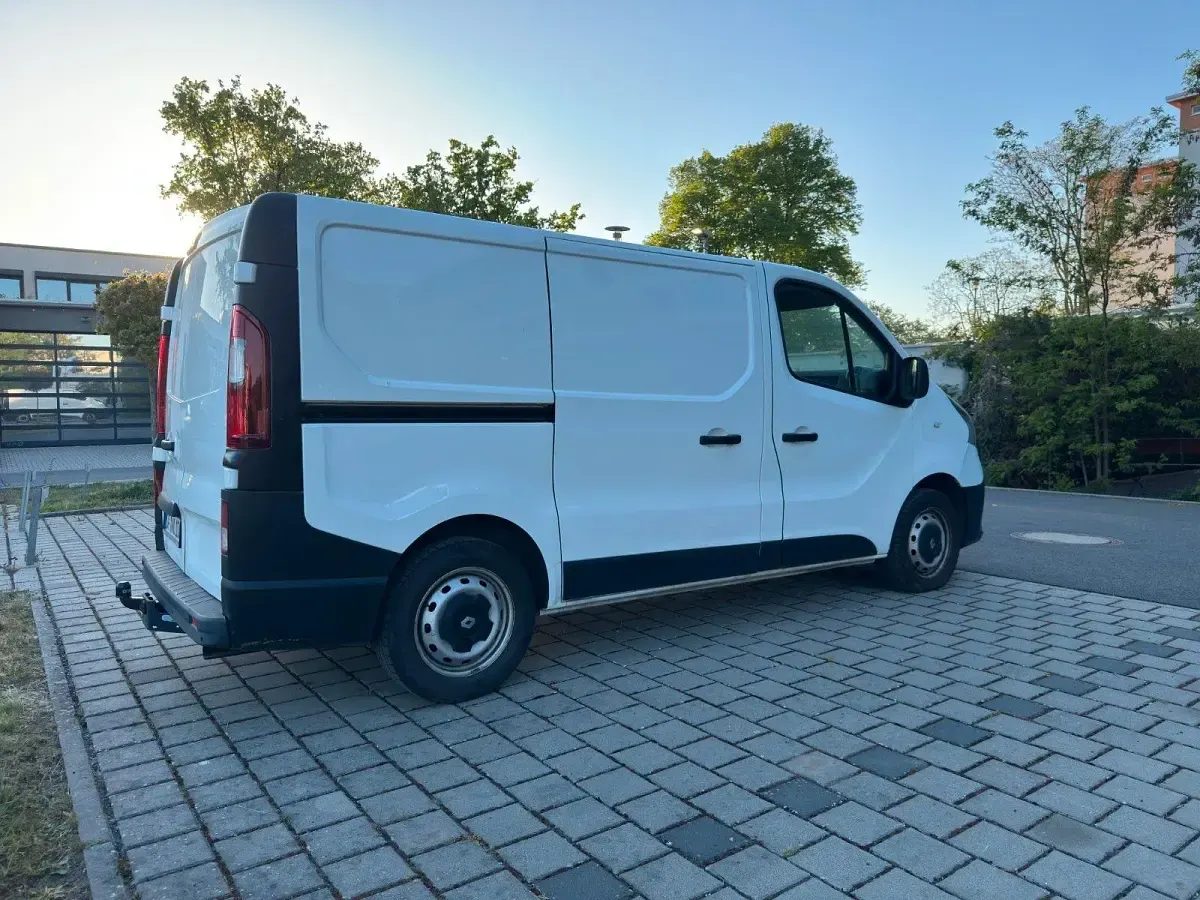 Gebraucht Renault Trafic 120 PS (88 kW) 2018 Weiß Van / Kleinbus