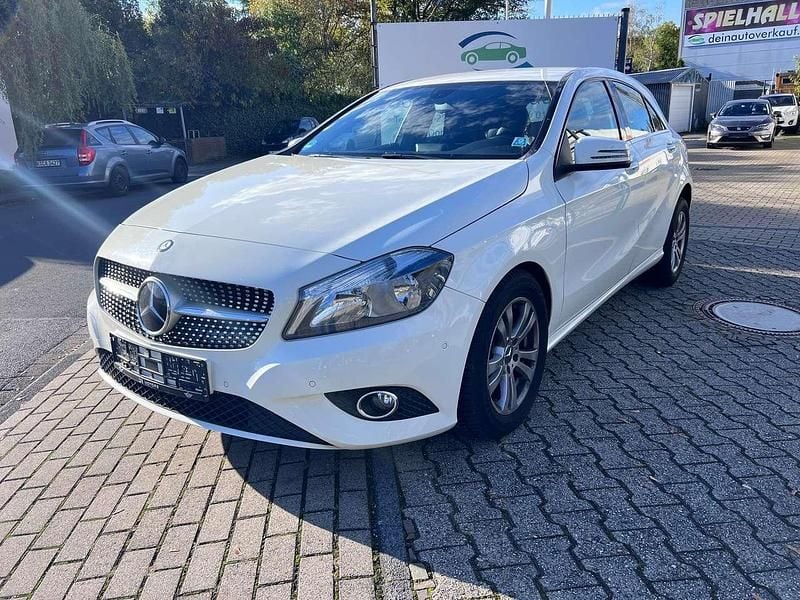 Calcitweiss unilack Gebraucht 2014 Mercedes A180 Kleinwagen | 11.950 € (Superpreis) - Bild 1/4