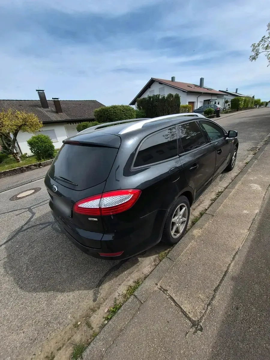 Gebraucht Ford Mondeo 140 PS (102 kW) 2010 Schwarz Kombi