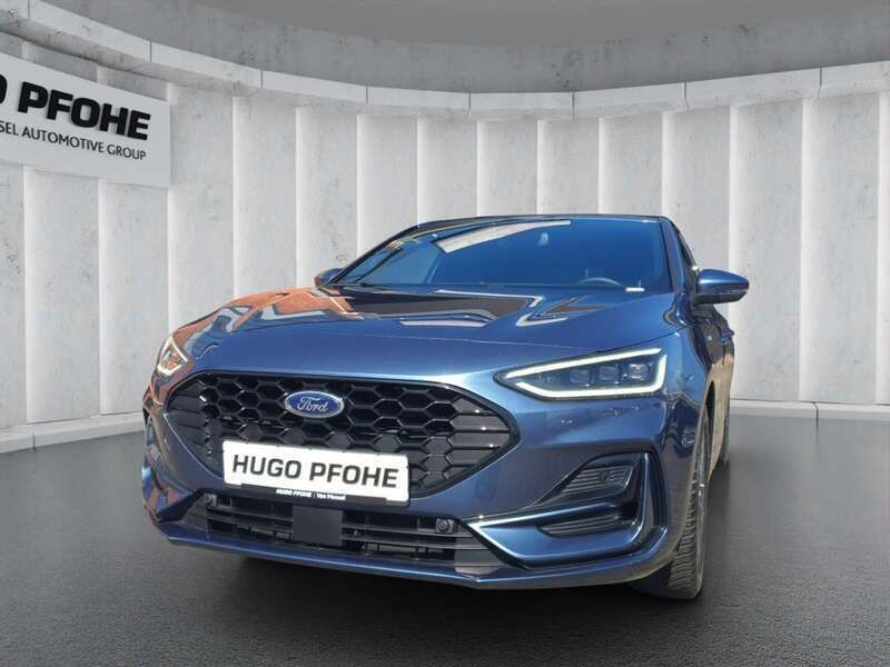 Chrome blue Gebraucht 2023 Ford Focus ST-Line X Limousine | 24.450 € (Fairer Preis) - Bild 1/4
